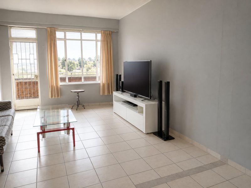 Sunnyridge Apartment with balcony and garden charm ideal for the Investor! - Photo 2