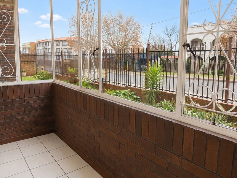 Sunnyridge Apartment with balcony and garden charm ideal for the Investor! - Photo 5
