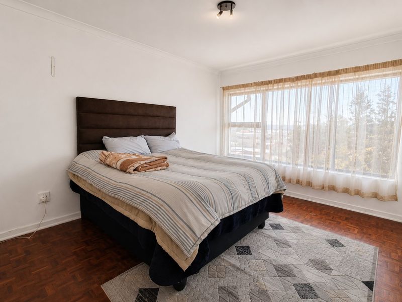 Top floor Edenvale flat with lift access - Photo 8