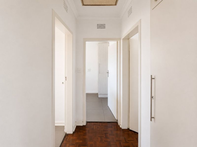 Top floor Edenvale flat with lift access - Photo 7
