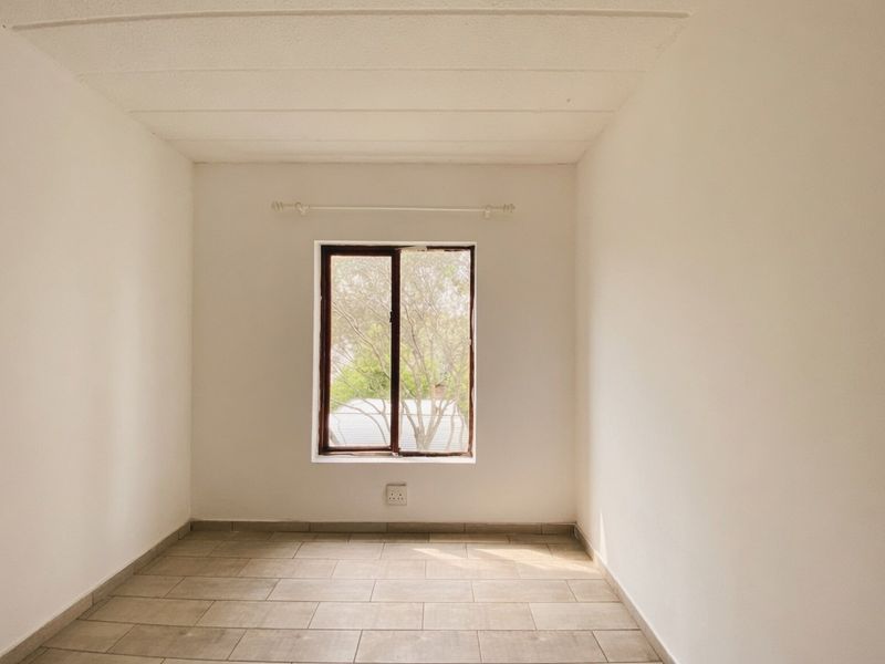 2 Bedroom Apartment in Jukskei Park - Photo 4