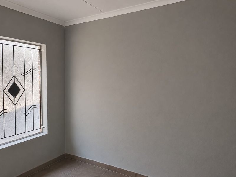 Cosmetically Update 2 bedroom in Vosloorus x4 FOR SALE - Photo 10