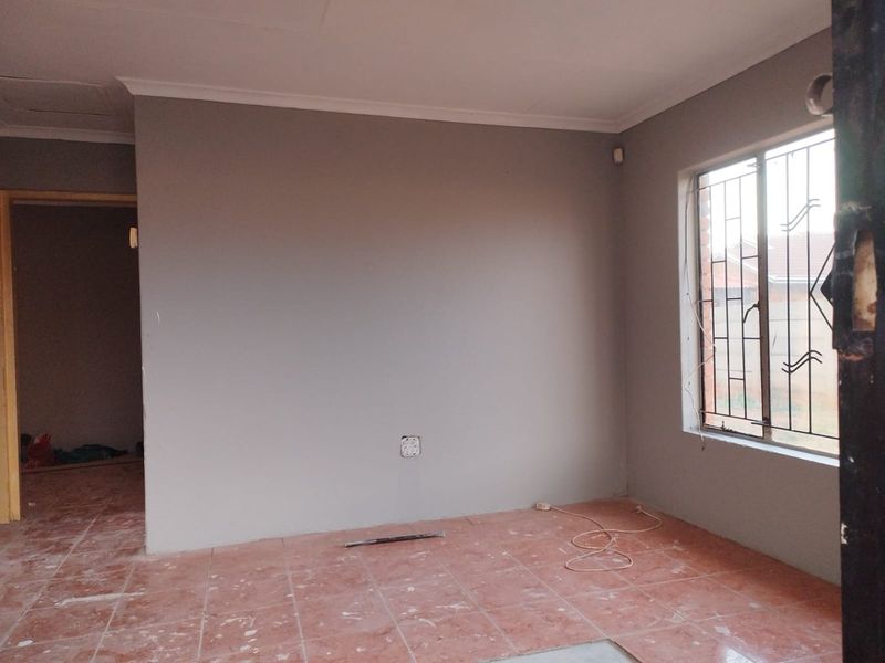 Cosmetically Update 2 bedroom in Vosloorus x4 FOR SALE - Photo 6