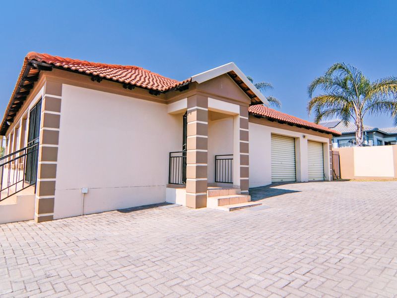 3 Bedroom House To Let in Thatchfield Estate, The Reeds, Centurion - Photo 2