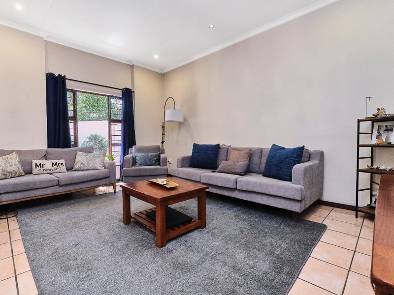 3 Bedroom Cluster in Bryanston - Photo 2