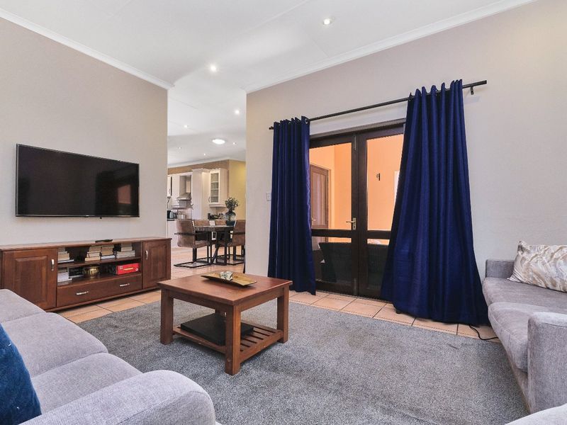 3 Bedroom Cluster in Bryanston - Photo 1