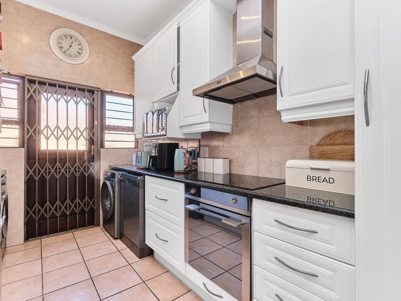 3 Bedroom Cluster in Bryanston - Photo 8