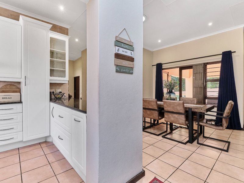 3 Bedroom Cluster in Bryanston - Photo 6