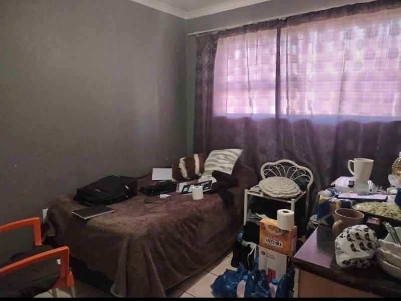 2 Bedroom Apartment For Sale in Kempton Park - Photo 3
