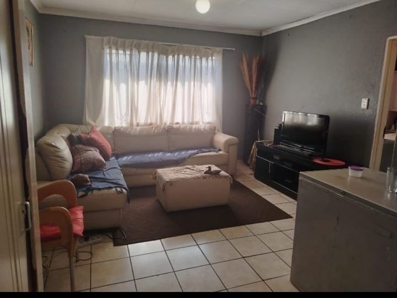 2 Bedroom Apartment For Sale in Kempton Park - Photo 4