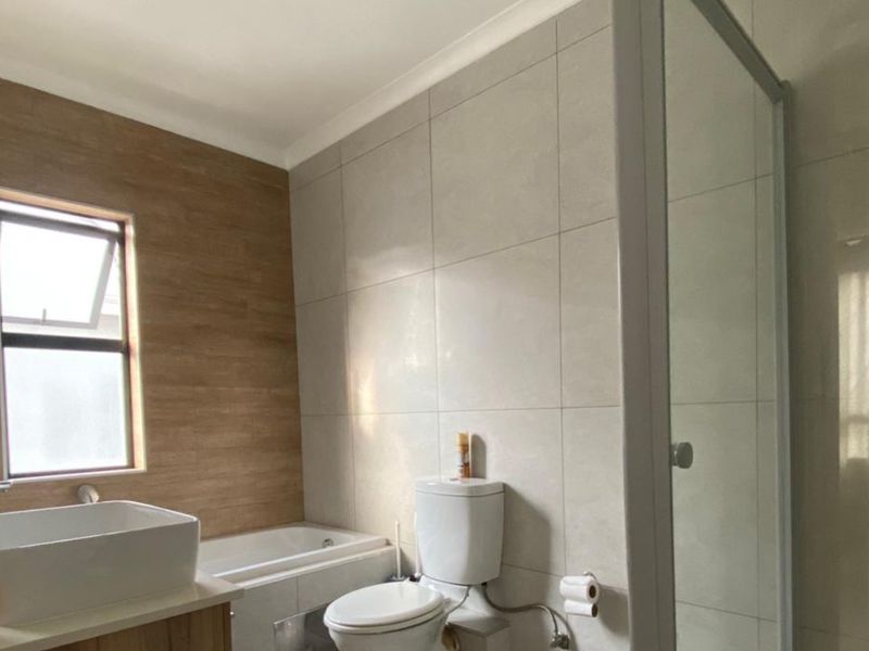 1 Bedroom Apartment / Flat for Rent in Fish Eagle View Estate - Photo 4