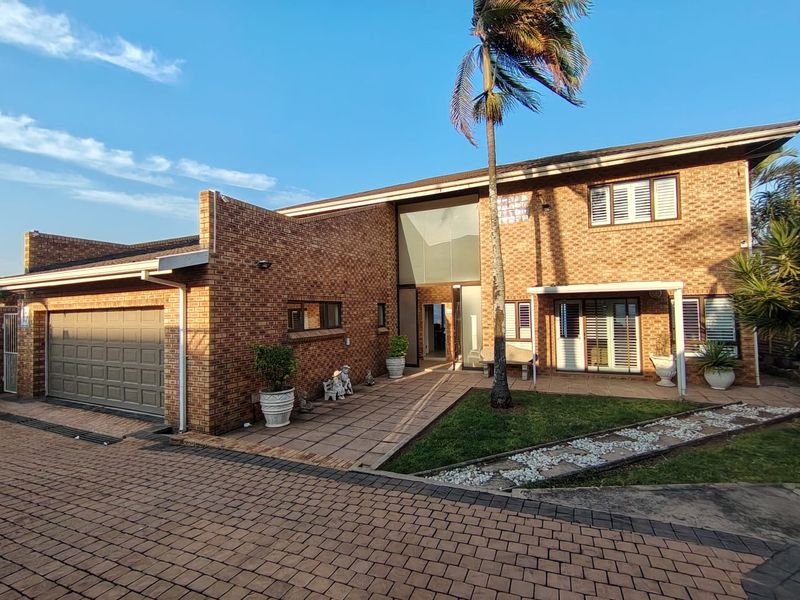 605 Marine Drive, Ocean View R3,999,999 - Photo 2
