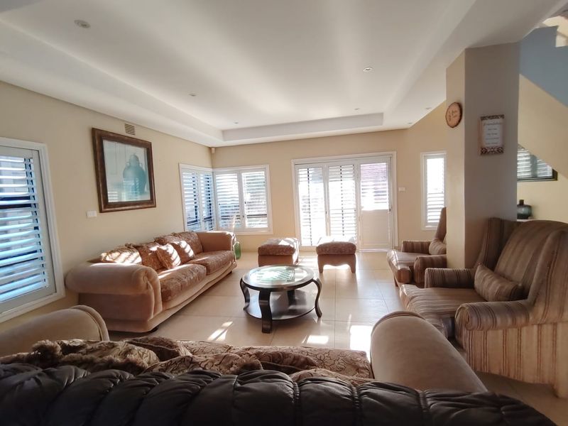 605 Marine Drive, Ocean View R3,999,999 - Photo 8
