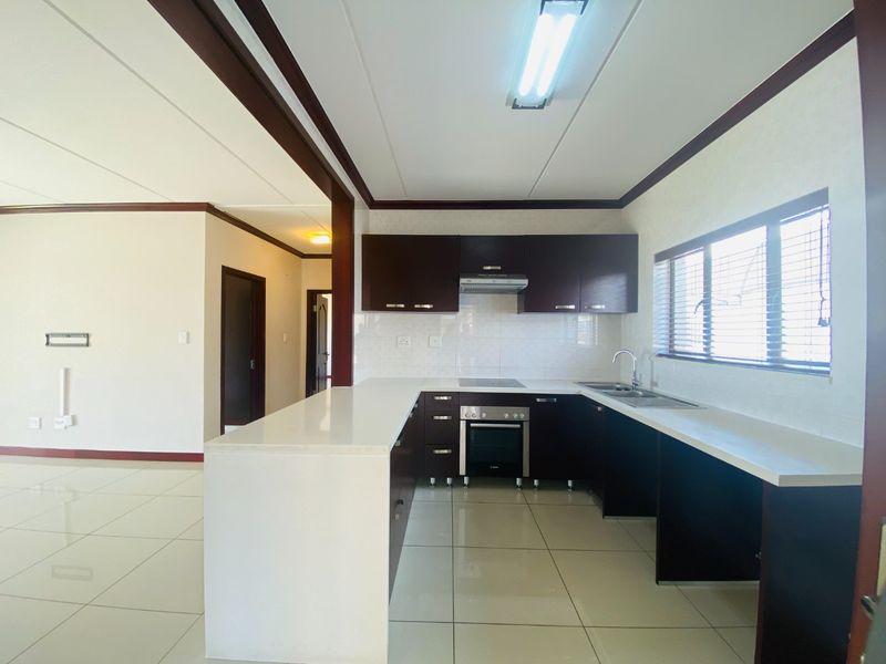 A Lovely 2 Bedroom Apartment for Sale in Summerset - Photo 2