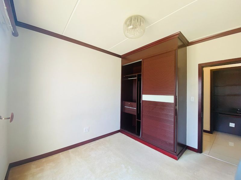 A Lovely 2 Bedroom Apartment for Sale in Summerset - Photo 10