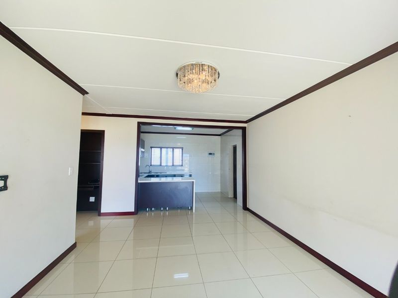 A Lovely 2 Bedroom Apartment for Sale in Summerset - Photo 4