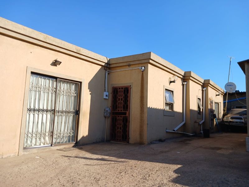Beautiful house in Freedom Park Gauteng  - Photo 3