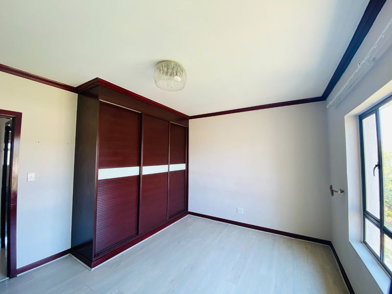 Modern 2 Bedroom Apartment for sale in Summerset - Photo 10