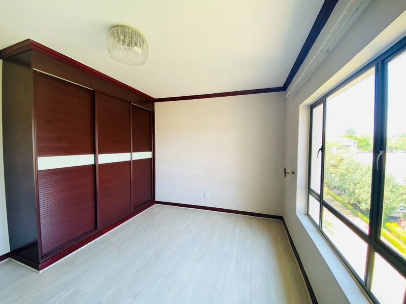 Modern 2 Bedroom Apartment for sale in Summerset - Photo 8