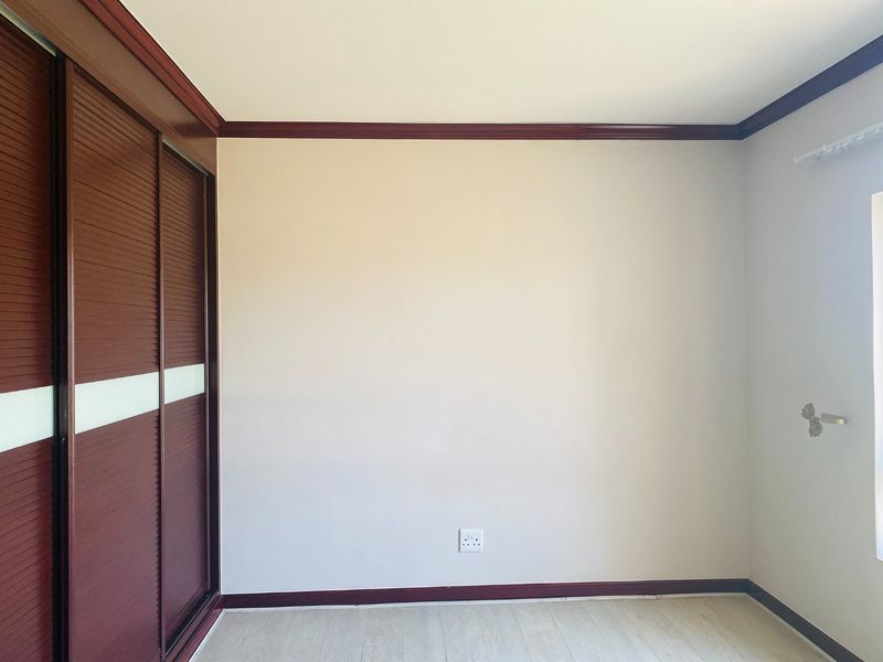 Modern 2 Bedroom Apartment for sale in Summerset - Photo 7