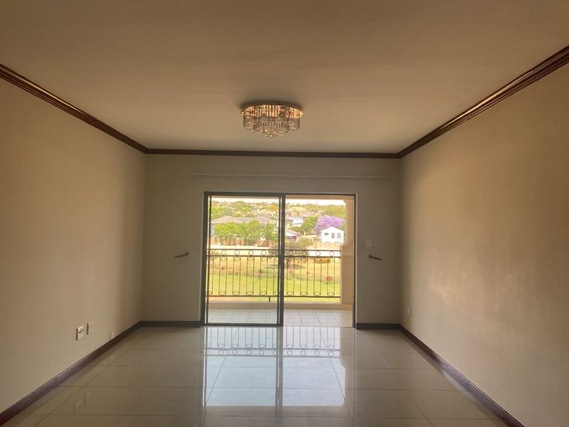 Modern 2 Bedroom Apartment for sale in Summerset - Photo 6