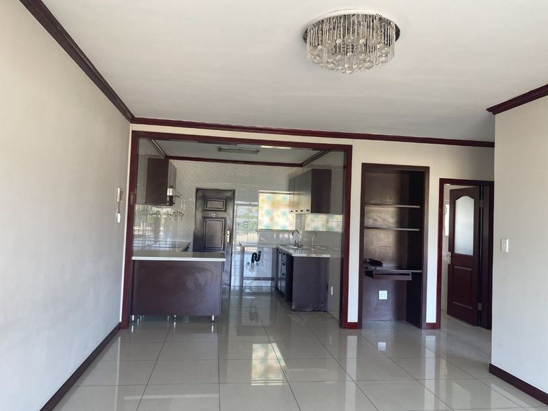 Modern 2 Bedroom Apartment for sale in Summerset - Photo 3