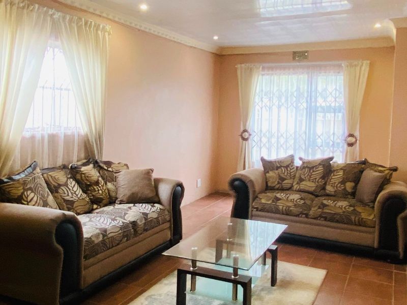 Cozy 3-Bedroom Family Home For Sale - Photo 4