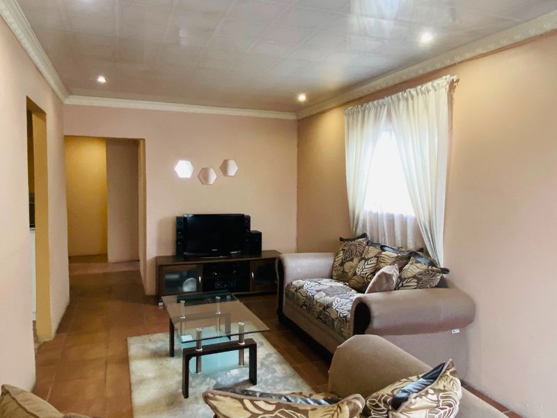 Cozy 3-Bedroom Family Home For Sale - Photo 2