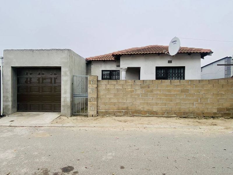 Cozy 3-Bedroom Family Home For Sale - Photo 1