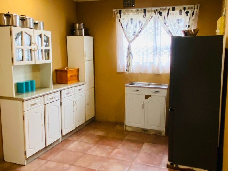 Cozy 3-Bedroom Family Home For Sale - Photo 8