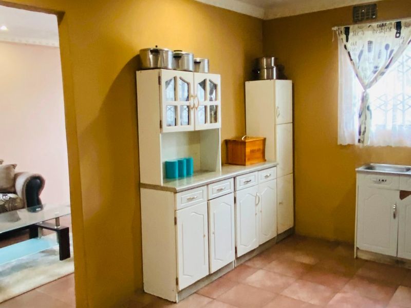 Cozy 3-Bedroom Family Home For Sale - Photo 7