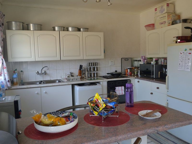 Spacious & Secure 2-Bedroom Flat – A Perfect Place to Call Home! - Photo 2