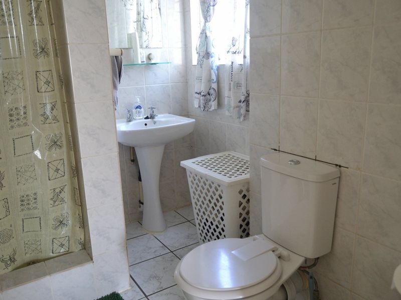 Spacious & Secure 2-Bedroom Flat – A Perfect Place to Call Home! - Photo 9