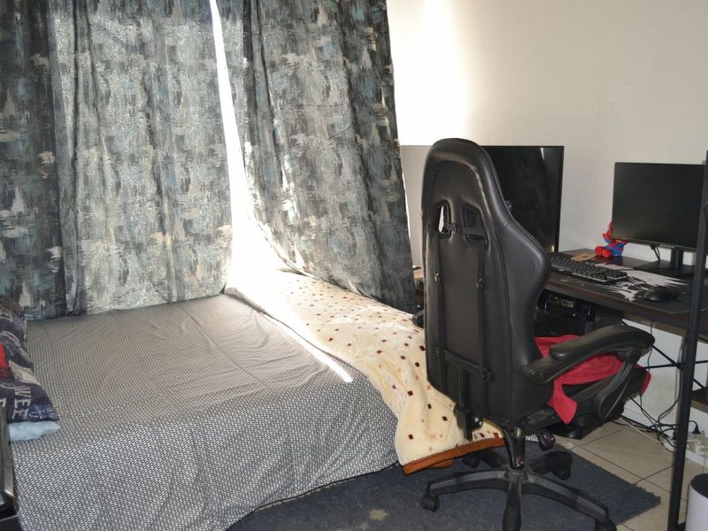 Spacious & Secure 2-Bedroom Flat – A Perfect Place to Call Home! - Photo 7