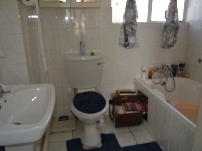 Spacious & Secure 2-Bedroom Flat – A Perfect Place to Call Home! - Photo 6