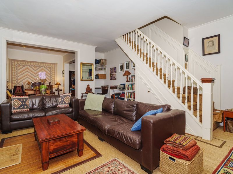 Rare Gem of a semi-detached 3-bed Victorian home in Prime Chelsea, Wolfe street - Photo 10