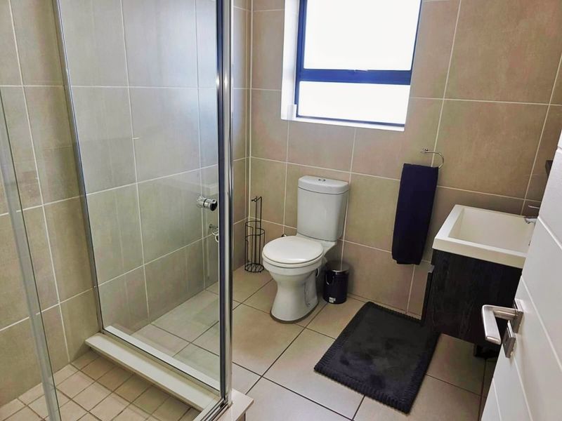 Furnished 1 Bedroom Apartment in The Sandown, Bloubergstrand - Photo 10