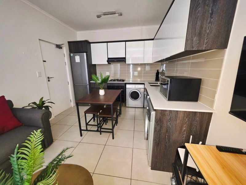 Furnished 1 Bedroom Apartment in The Sandown, Bloubergstrand - Photo 1