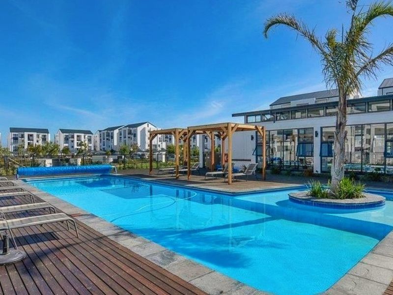 Furnished 1 Bedroom Apartment in The Sandown, Bloubergstrand - Photo 3