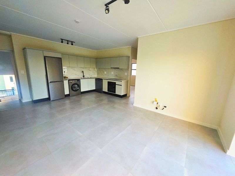 Modern 2-Bedroom Apartment in Suikerbos Estate - Photo 3
