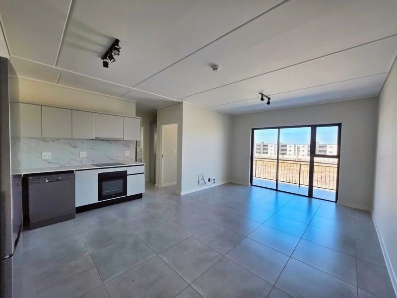 Modern 2-Bedroom Apartment in Suikerbos Estate - Photo 4