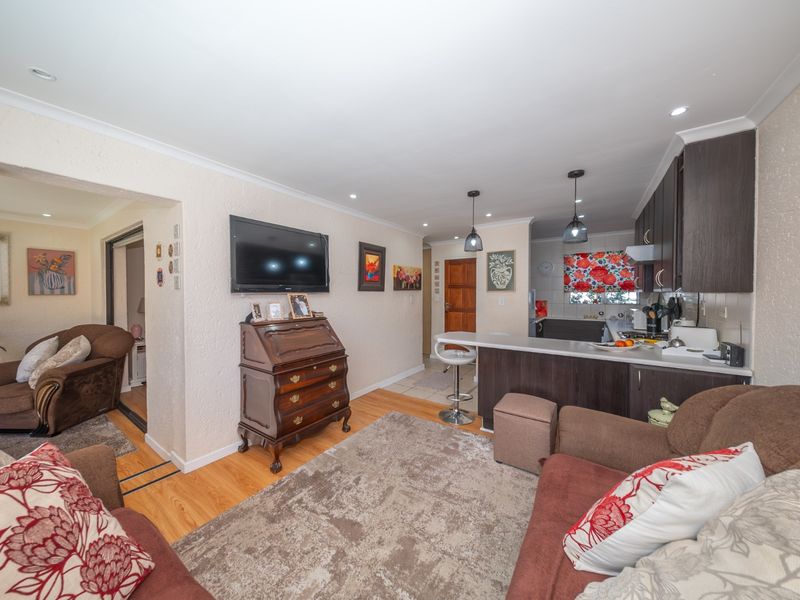 Stunning 1 Bedroom Garden Apartment with Enclosed Patio - Photo 9