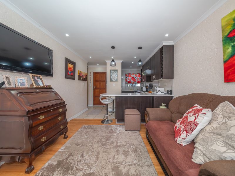 Stunning 1 Bedroom Garden Apartment with Enclosed Patio - Photo 8