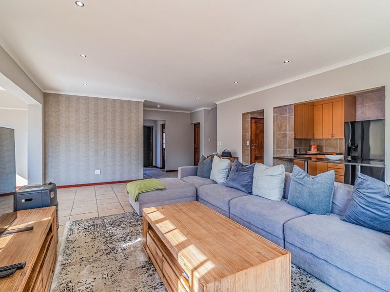 Stunning Family Home for Sale in Sovereign Park Estate | Bedfordview | Opposite Reddam School - Photo 2
