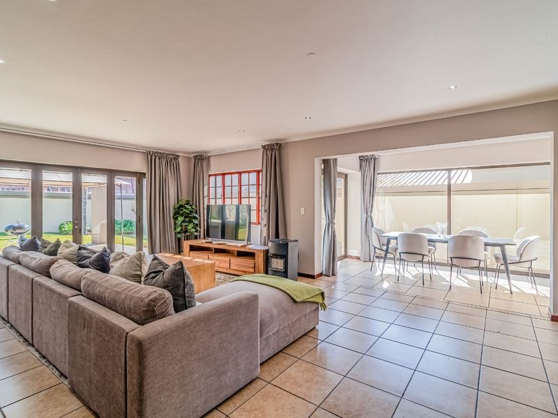 Stunning Family Home for Sale in Sovereign Park Estate | Bedfordview | Opposite Reddam School - Photo 10