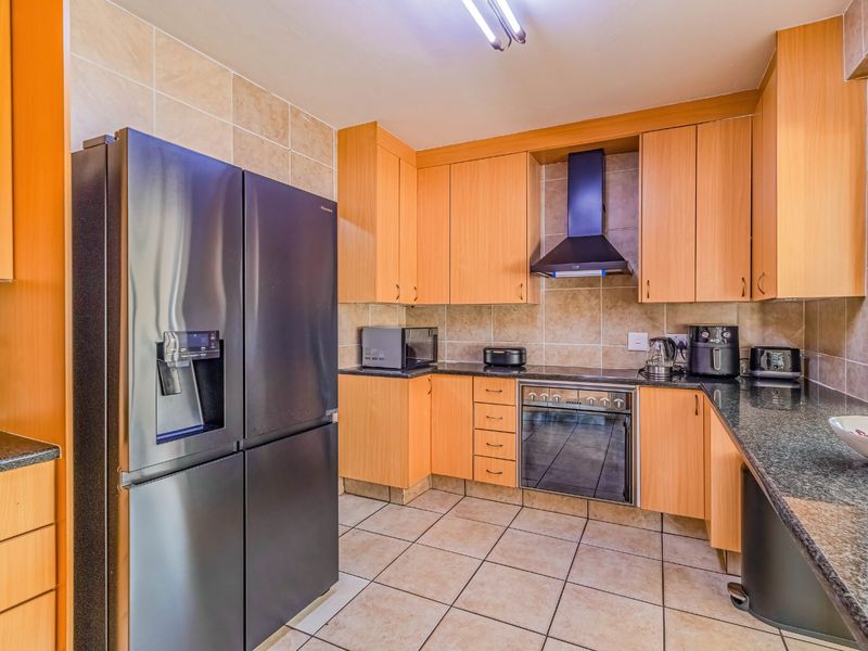 Stunning Family Home for Sale in Sovereign Park Estate | Bedfordview | Opposite Reddam School - Photo 7