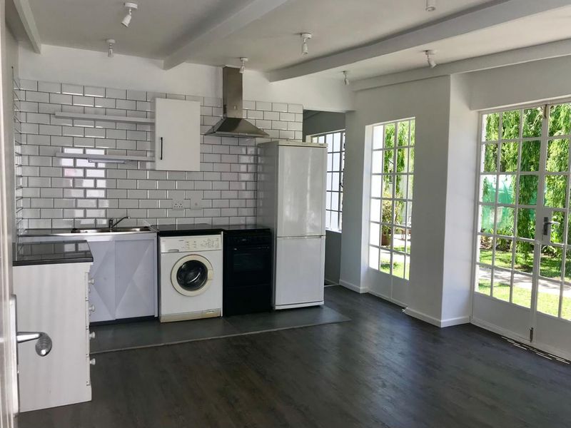 Charming 1-Bedroom Cottage to Rent in Observatory - Photo 4