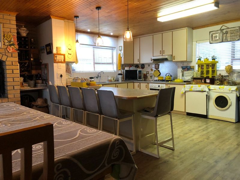Perlemoenbaai - Spacious Family Home Just a Street from the Ocean  - Photo 3