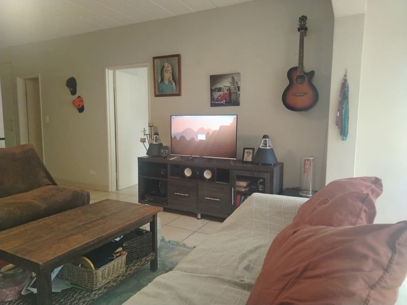Secure 2-Bedroom, 2-Bathroom Lifestyle Apartment in Riverglades - Photo 7
