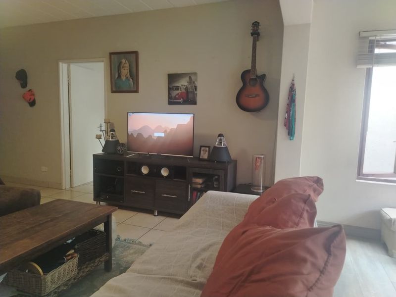 Secure 2-Bedroom, 2-Bathroom Lifestyle Apartment in Riverglades - Photo 4